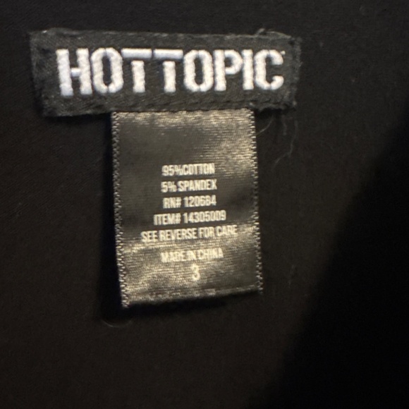 Hot topic cut out front grommet grunge punk design on back tee - Picture 3 of 5